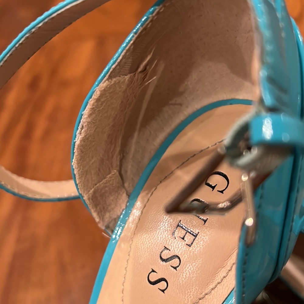 GUESS Platforms - Picture 7 of 10